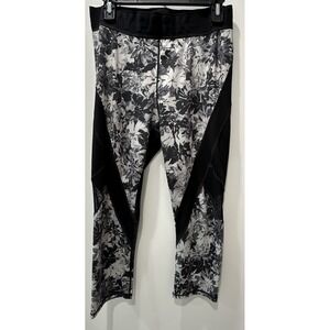 Ivy Park Floral Print Capri Leggings Black White‎ Athleisure Women's